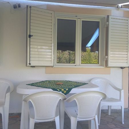 Roula'S Rooms Aegina Esterno foto