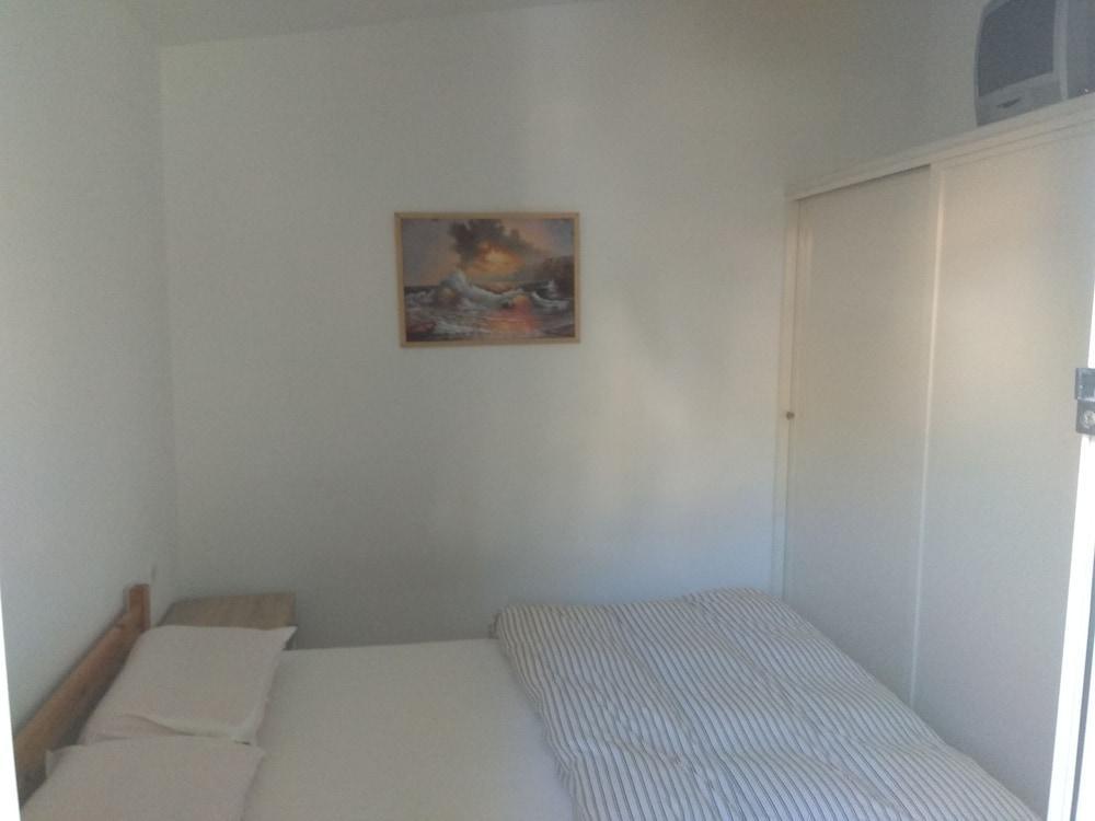 Roula'S Rooms Aegina Esterno foto